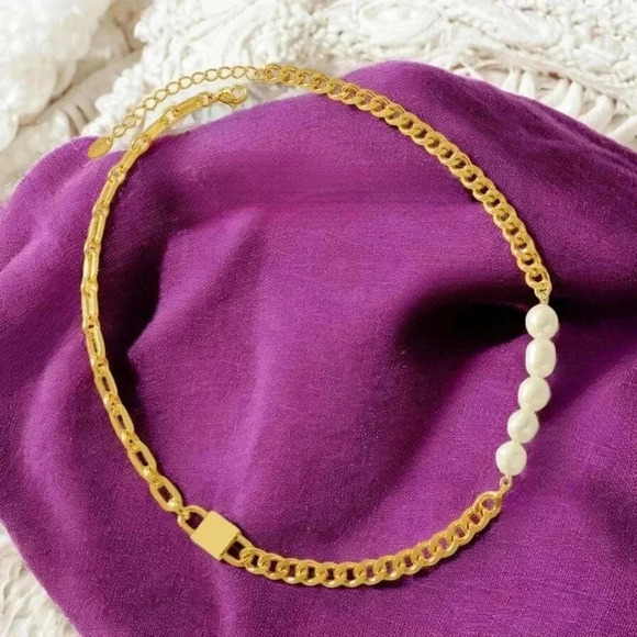 🆕️18K Gold Plated Chain Necklace with Freshwater Pearls & Padlock Charm ✨ - Picture 6 of 13